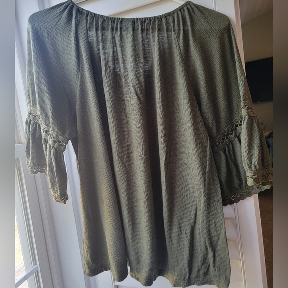 Shirt - Picture 3 of 5